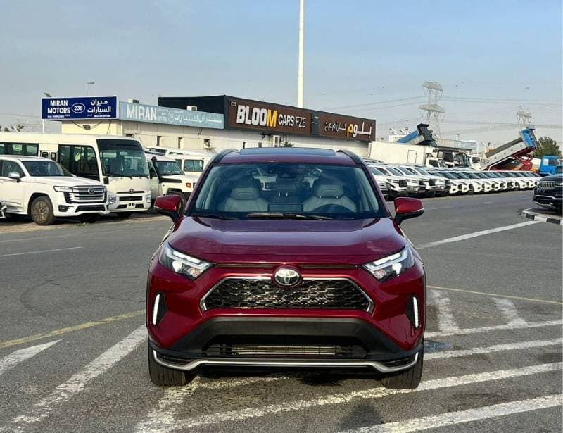 2025 Toyota RAV4 XLE thumbnail 2