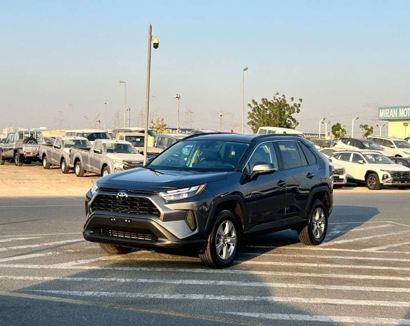 2023 Toyota RAV4 XLE thumbnail 2