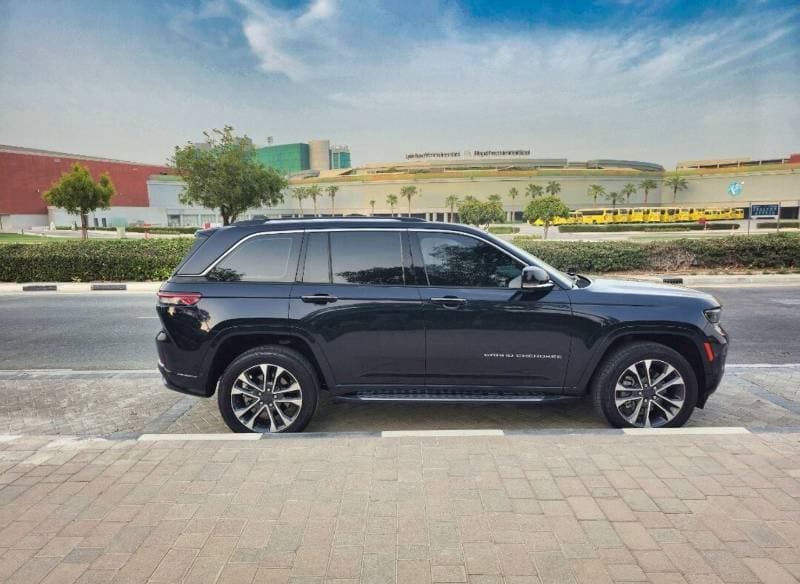 2023 Jeep Grand Cherokee OVERLAND thumbnail 4