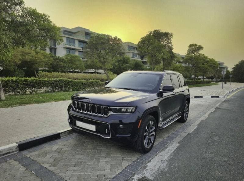 2023 Jeep Grand Cherokee OVERLAND thumbnail 3