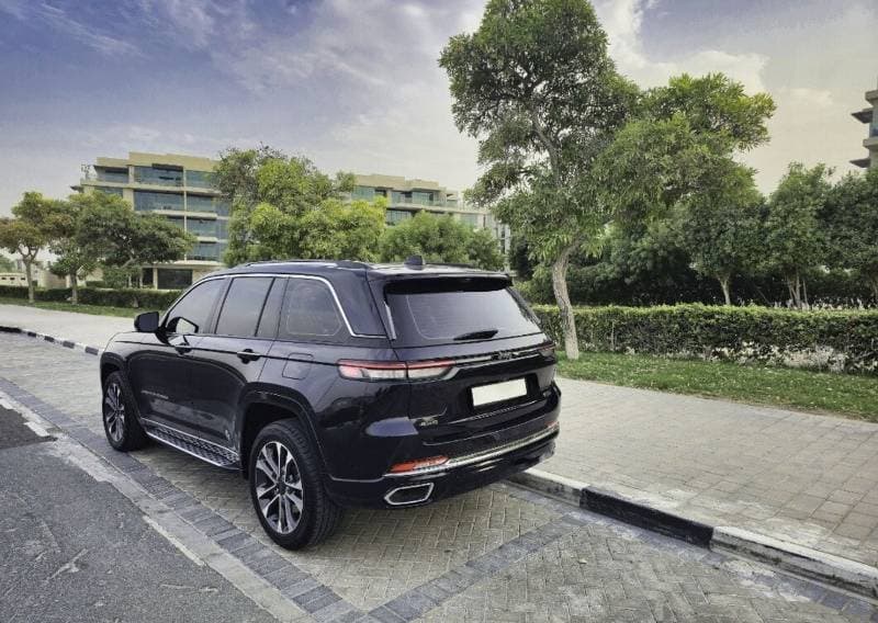 2023 Jeep Grand Cherokee OVERLAND thumbnail 5