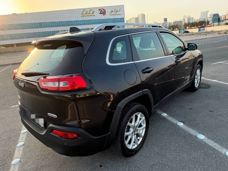 2015 Jeep Cherokee LONGITUDE thumbnail 5