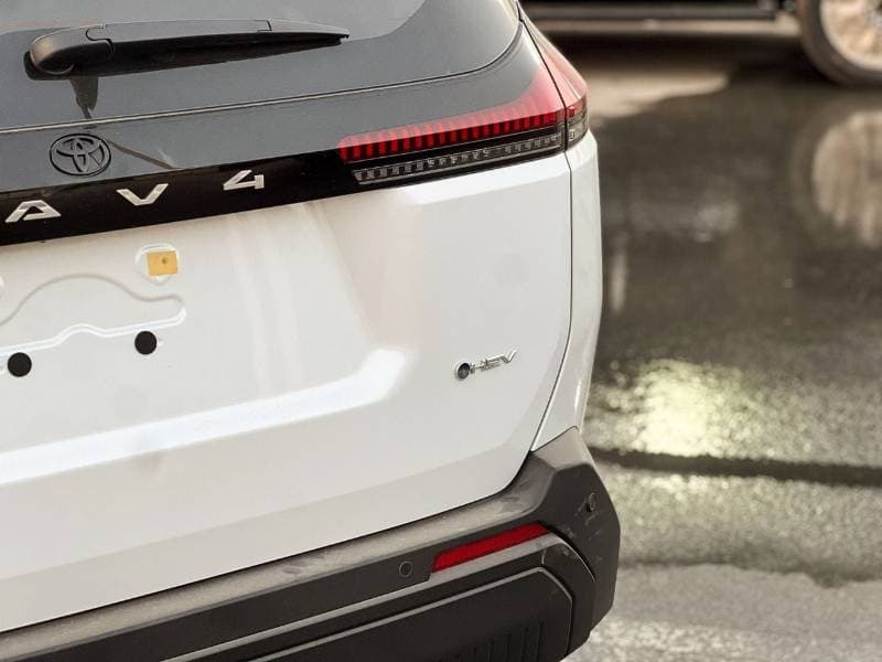 2026 Toyota RAV4 XLE HEV thumbnail 7