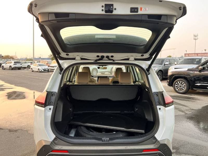 2026 Toyota RAV4 XLE HEV thumbnail 8
