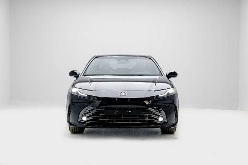 2026 Toyota Camry GLE thumbnail 3