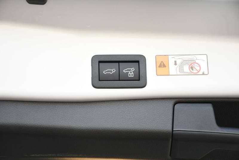 2026 Toyota RAV4 XSE HEV thumbnail 6