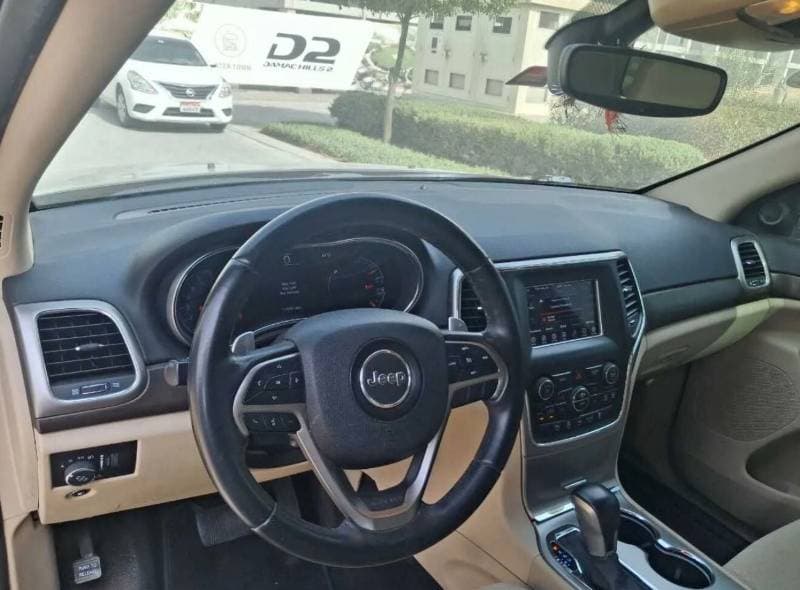 2018 Jeep Grand Cherokee LAREDO thumbnail 4
