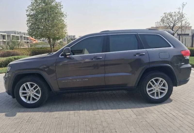 2018 Jeep Grand Cherokee LAREDO thumbnail 6