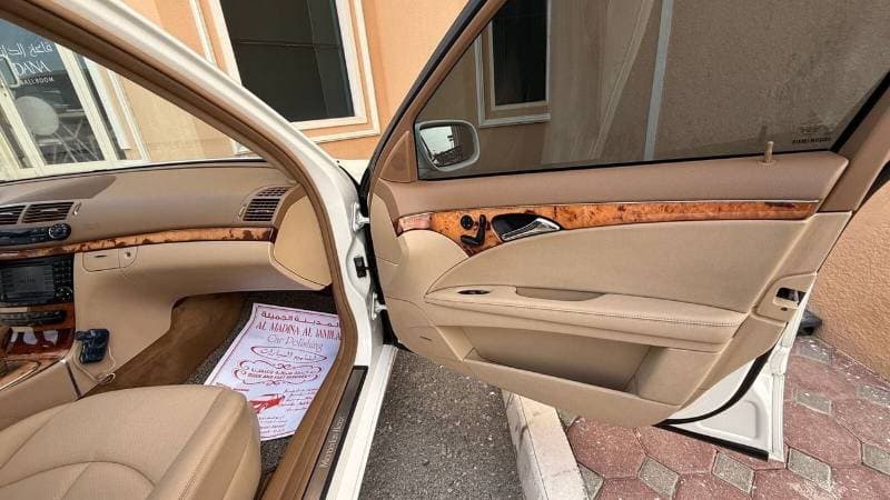 2008 Mercedes Benz E350 4MATIC thumbnail 4