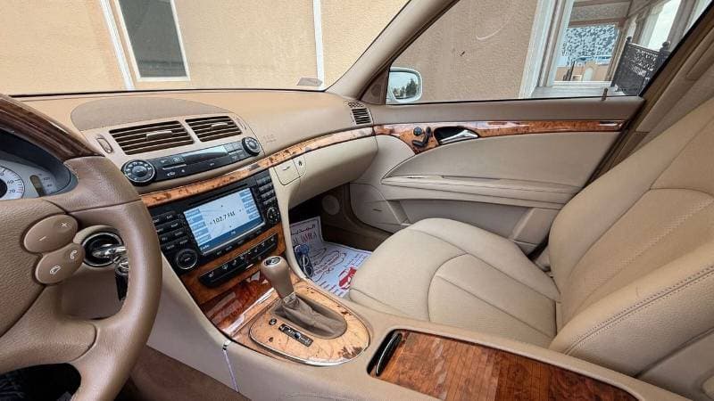 2008 Mercedes Benz E350 4MATIC thumbnail 7