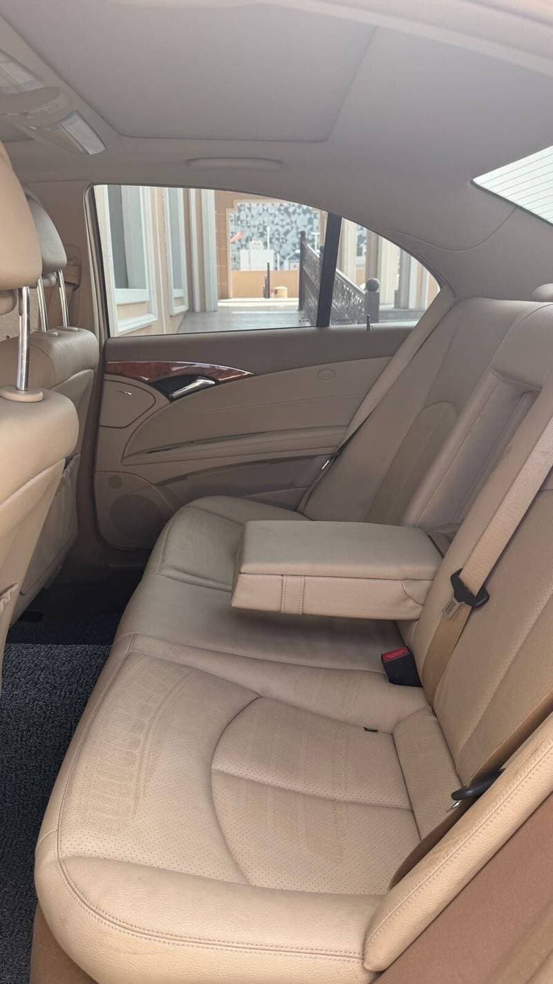 2008 Mercedes Benz E350 4MATIC thumbnail 5