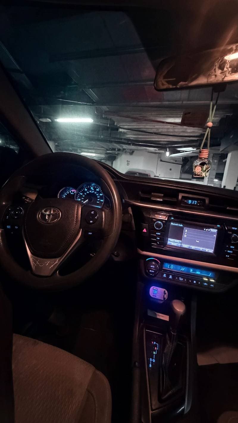 2016 Toyota Corolla SE thumbnail 2