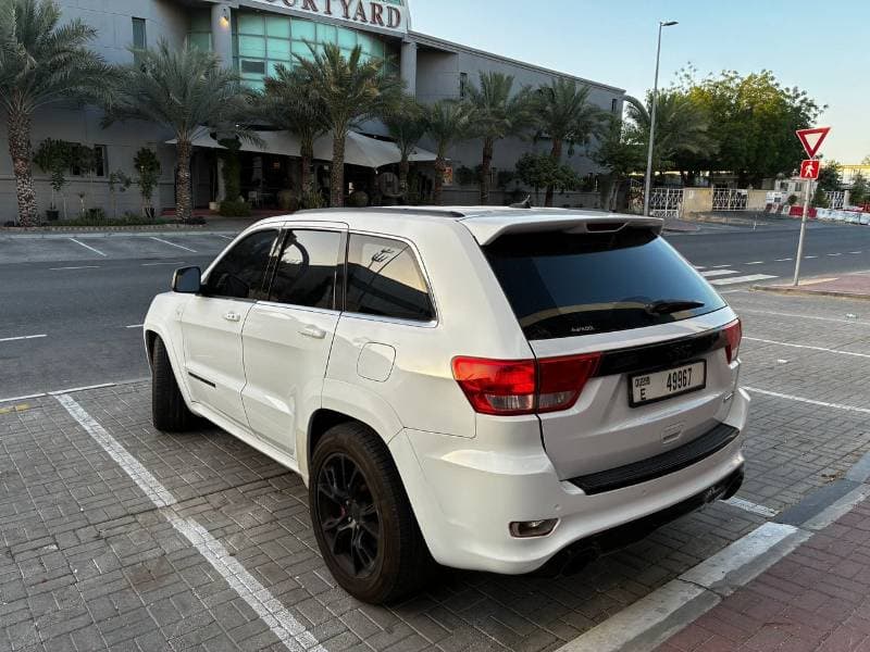 2013 Jeep Grand Cherokee SRT8 thumbnail 5