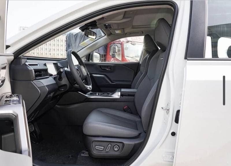 2026 Toyota RAV4 VXR HEV thumbnail 5