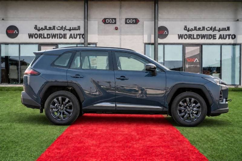 2026 Toyota RAV4 XLE thumbnail 7