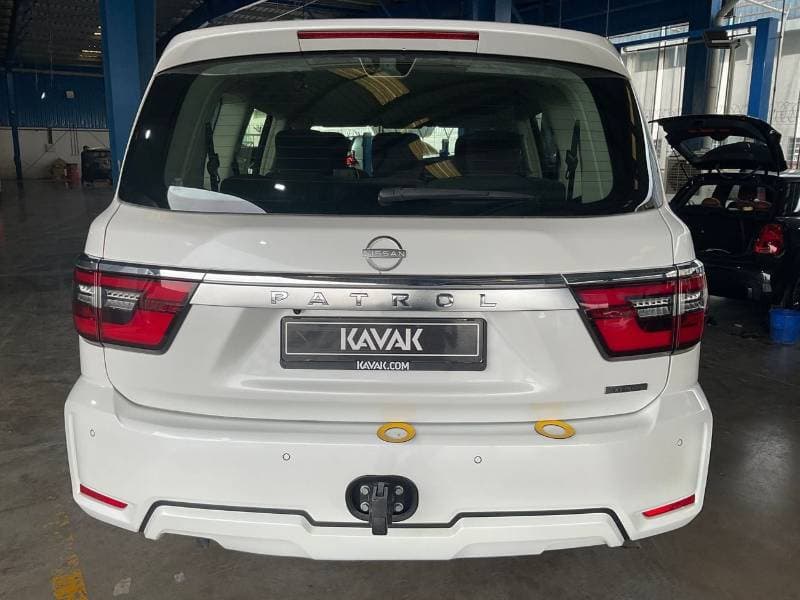 2022 Nissan Patrol LE T1 thumbnail 3