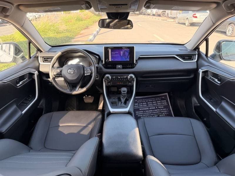 2023 Toyota RAV4 XLE thumbnail 6