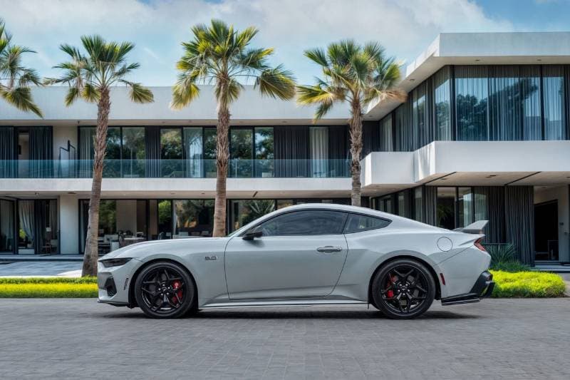 2025 Ford Mustang GT thumbnail 2