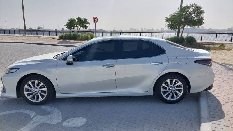 2023 Toyota Camry SE thumbnail 4