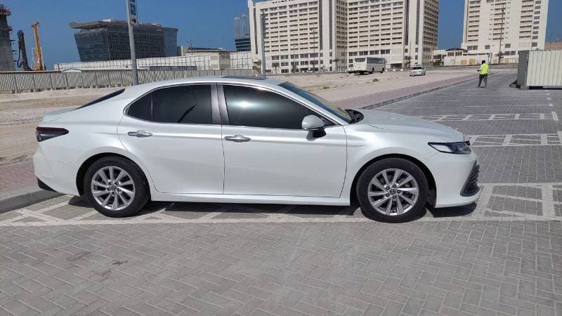 2023 Toyota Camry SE thumbnail 3