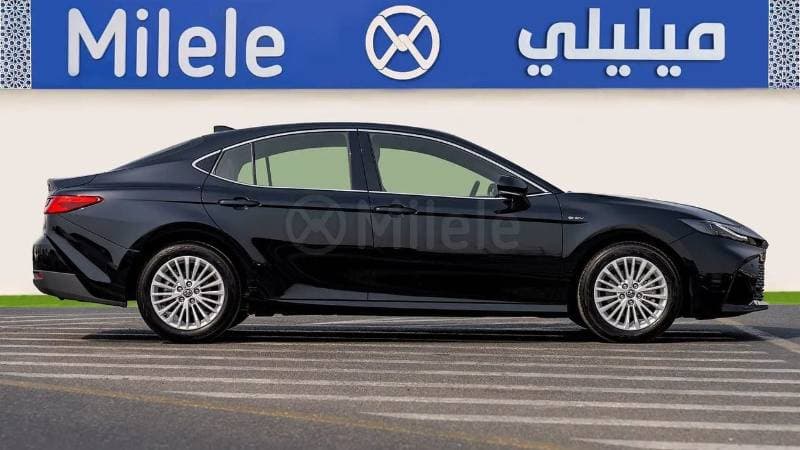 2025 Toyota Camry LE thumbnail 4
