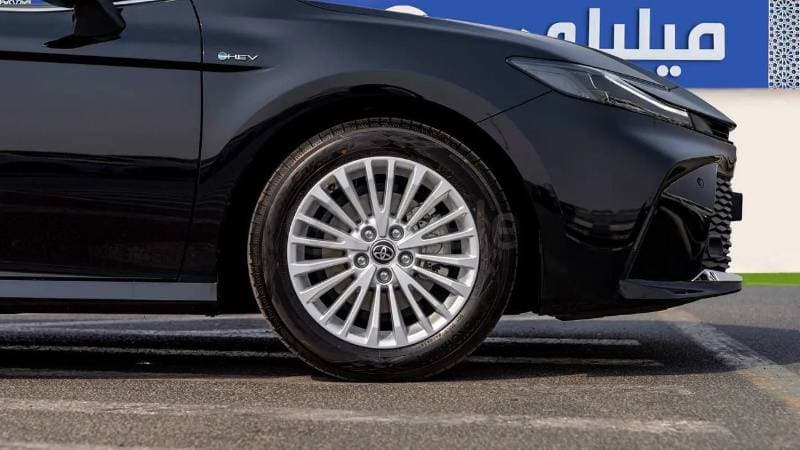 2025 Toyota Camry LE thumbnail 5