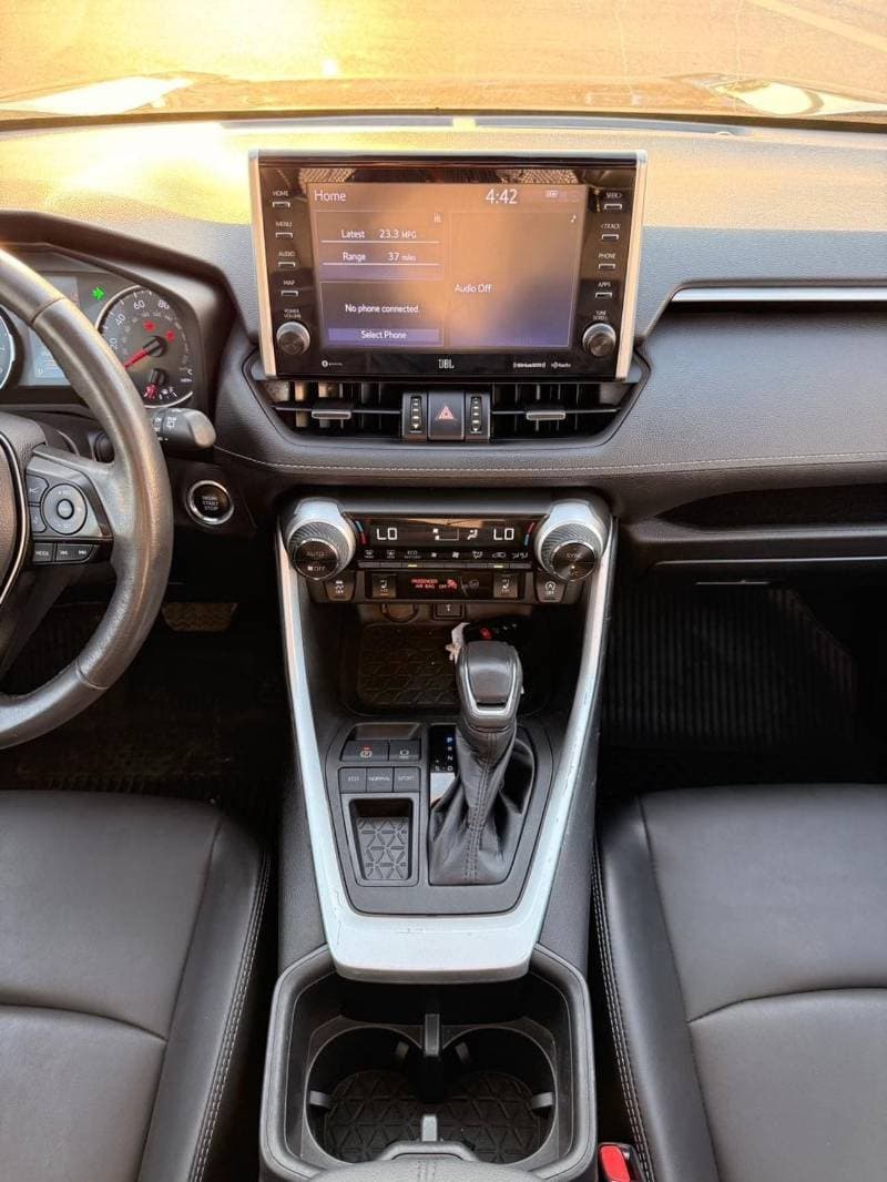 2022 Toyota RAV4 XLE thumbnail 7