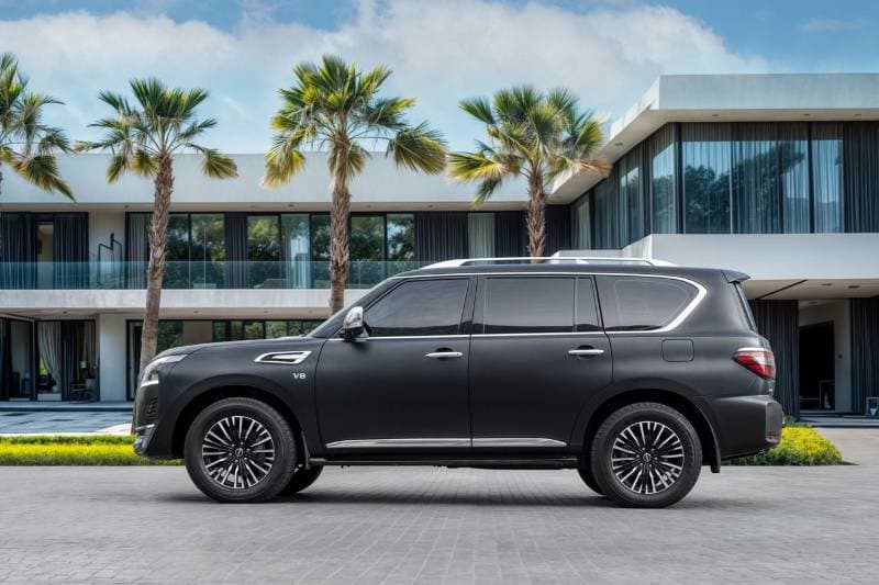 2024 Nissan Patrol LE Platinum thumbnail 2