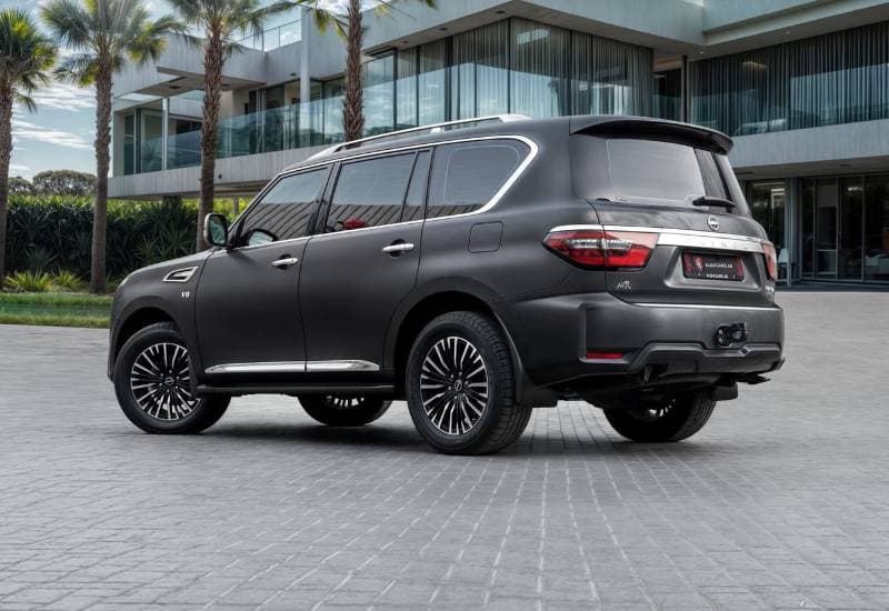2024 Nissan Patrol LE Platinum thumbnail 3