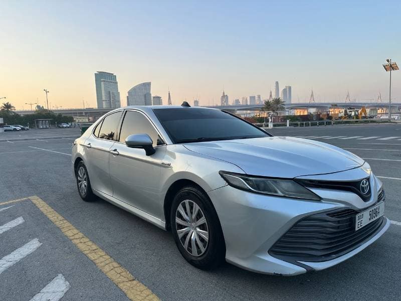 2019 Toyota Camry LE thumbnail 2
