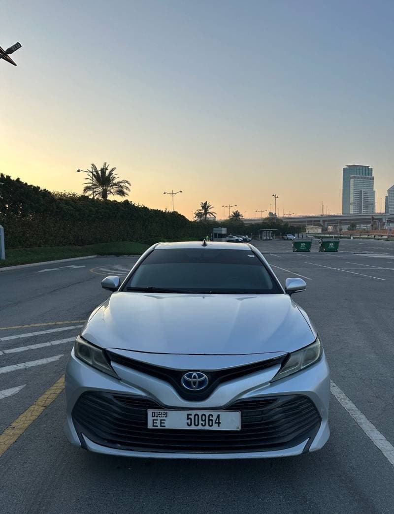 2019 Toyota Camry LE thumbnail 3