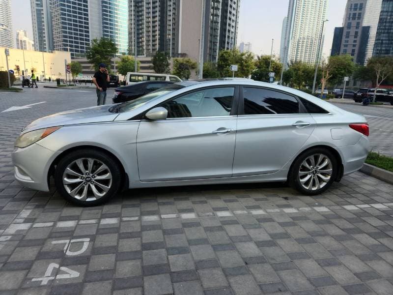 2011 Hyundai Sonata GL thumbnail 2