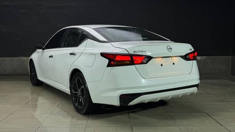 2024 Nissan Altima S thumbnail 6