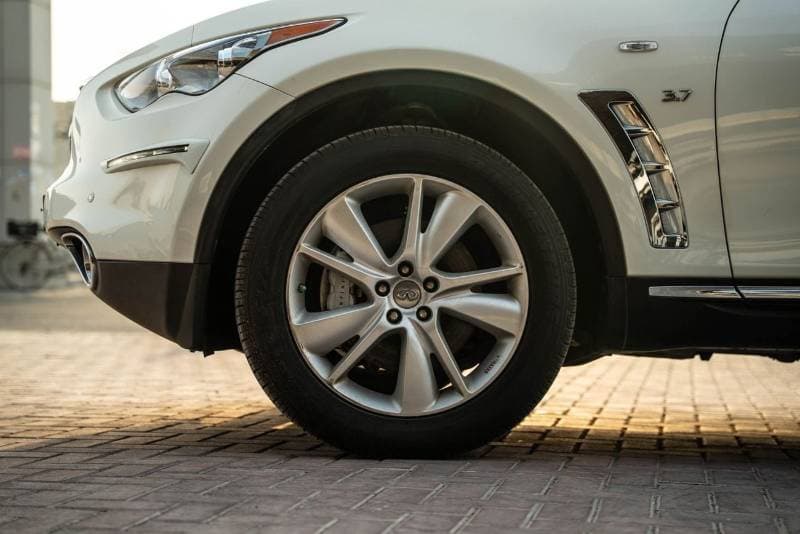 2019 Infiniti QX70 LUXURY thumbnail 2