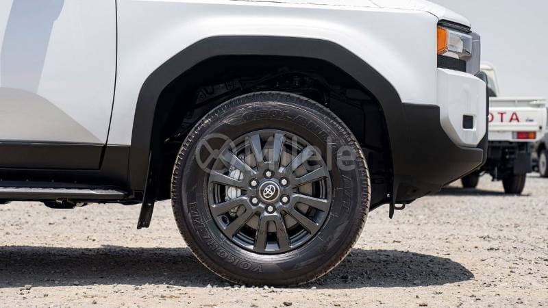 2024 Toyota Prado thumbnail 5