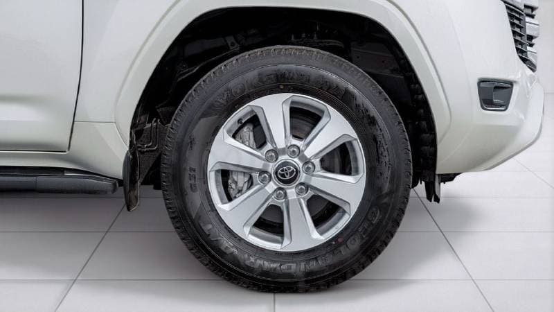 2026 Toyota Land Cruiser GXR thumbnail 6
