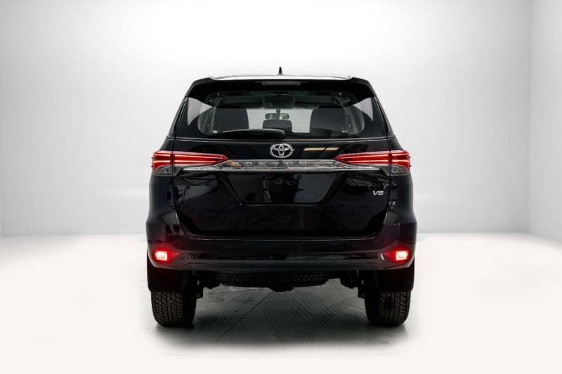 2026 Toyota Fortuner Standard thumbnail 6