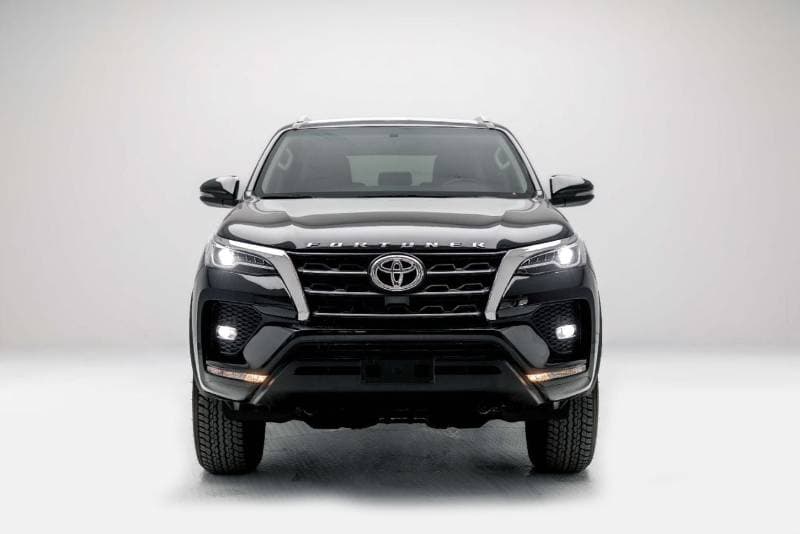 2026 Toyota Fortuner Standard thumbnail 3