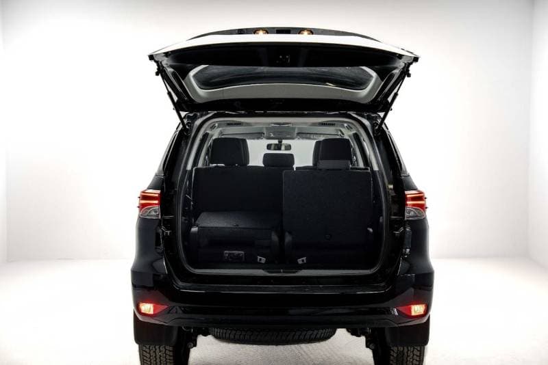 2026 Toyota Fortuner Standard thumbnail 7