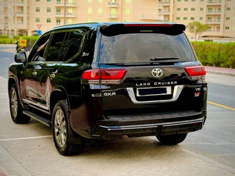 2017 Toyota Land Cruiser GXR thumbnail 4