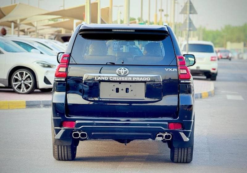 2016 Toyota Prado VXR thumbnail 3