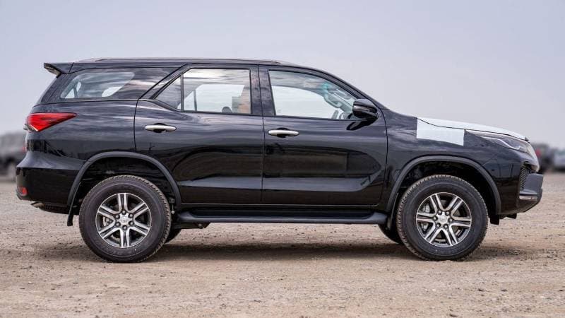 2025 Toyota Fortuner EXR thumbnail 2