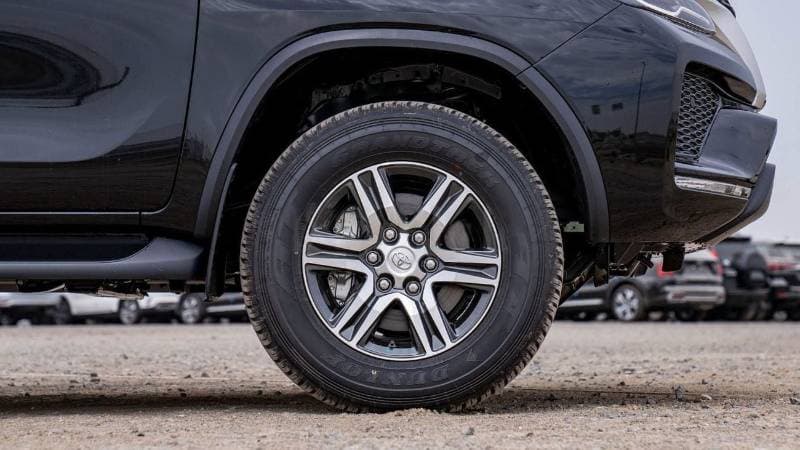 2025 Toyota Fortuner EXR thumbnail 3