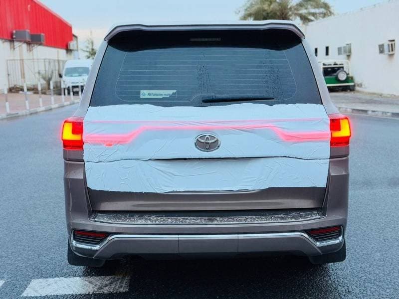 2019 Toyota Land Cruiser GXR thumbnail 6