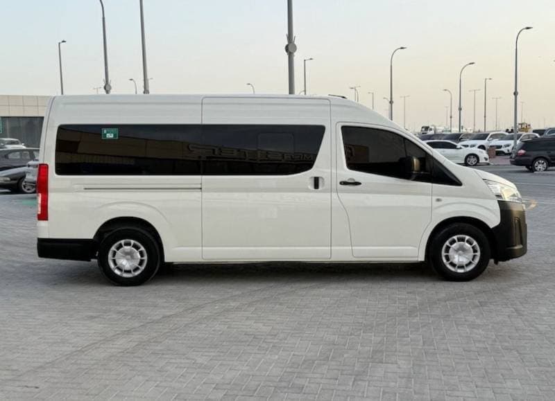 2022 Toyota Hiace GL thumbnail 3