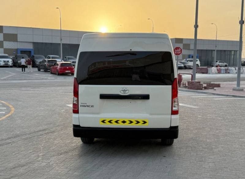 2022 Toyota Hiace GL thumbnail 8