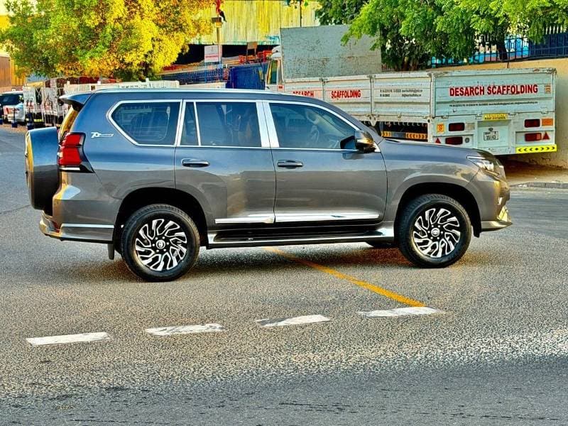 2014 Toyota Prado TX L thumbnail 5