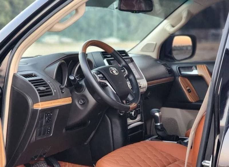 2015 Toyota Prado VXR thumbnail 6