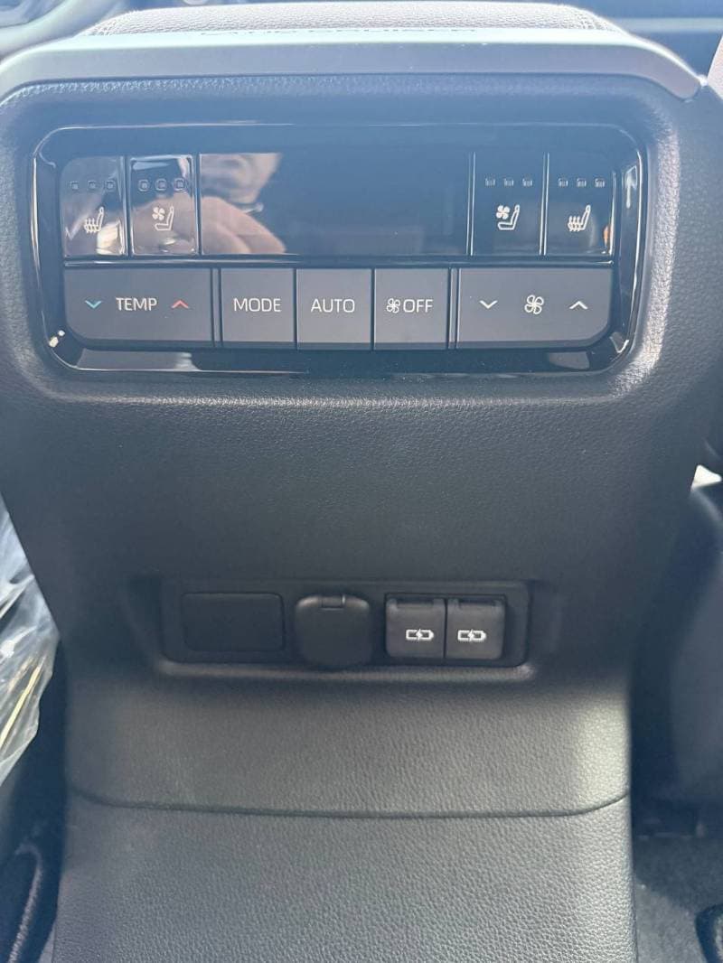 2026 Toyota Prado ADVENTURE thumbnail 4