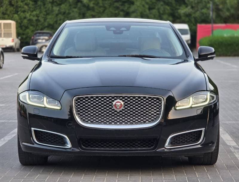 2019 Jaguar XJ 50 LWB thumbnail 2